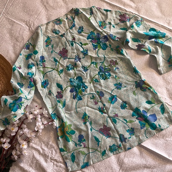 Tops - 🔥ON SALE - Printed crepe floral print embroidered top